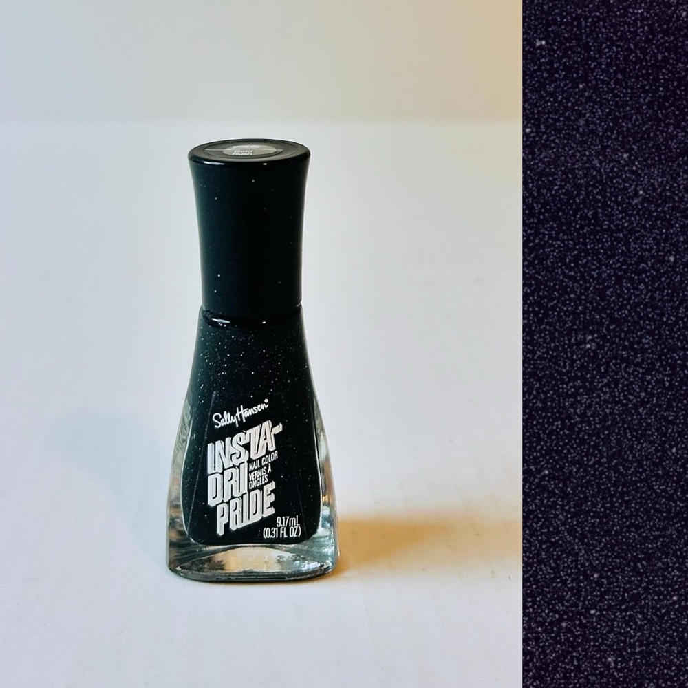 ⭐️5 For 25⭐️ Sally Hansen Insta Dri x GLAAD Nail Polish 746 Bold Rush